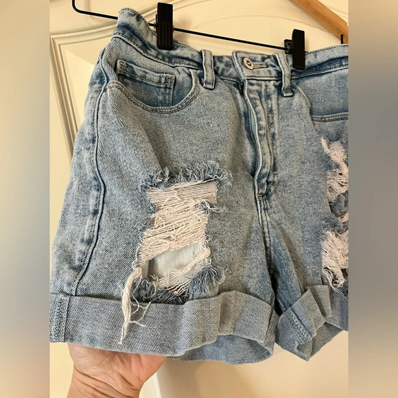 Hollister Curvy Mom Short Lighter Wash Size 0 or 24W - Picture 10 of 11